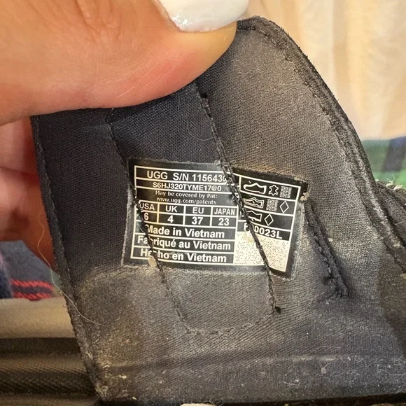 UGG Cady Black Platform Sandals - Picture 4 of 6